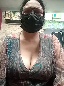 Snapshot of thehotlady chatting on 02/06/26, 03:22 thehotlady online show from 02/06/26, 03:22