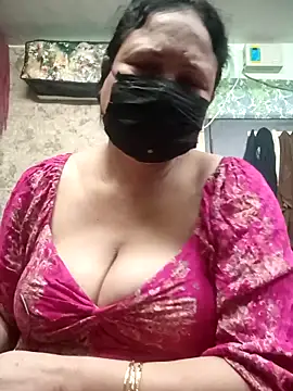 Snapshot of thehotlady chatting on 02/13/26, 02:51 thehotlady online show from 02/13/26, 02:51