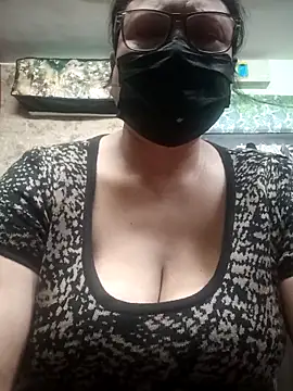 Snapshot of thehotlady chatting on 02/14/26, 03:25 thehotlady online show from 02/14/26, 03:25