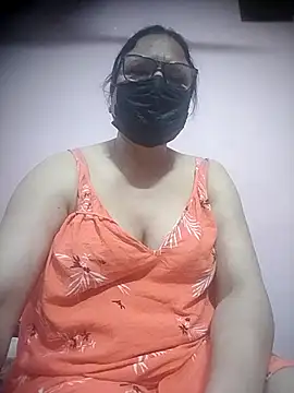 Snapshot of thehotlady chatting on 02/16/26, 12:34 thehotlady online show from 02/16/26, 12:34