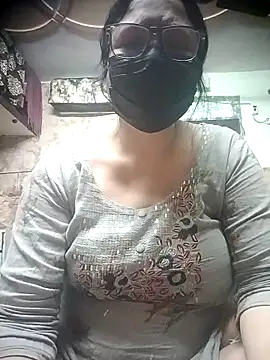 Snapshot of thehotlady chatting on 02/24/26, 07:01 thehotlady online show from 02/24/26, 07:01