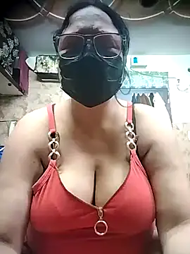 Snapshot of thehotlady chatting on 03/13/26, 06:31 thehotlady online show from 03/13/26, 06:31