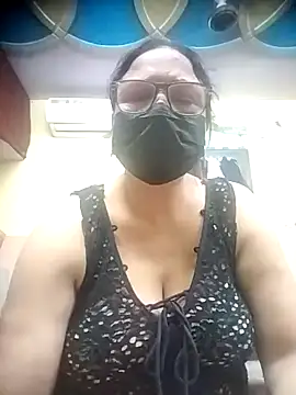 Snapshot of thehotlady chatting on 03/23/26, 05:39 thehotlady online show from 03/23/26, 05:39