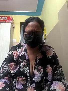 Snapshot of thehotlady chatting on 04/29/26, 03:10 thehotlady online show from 04/29/26, 03:10