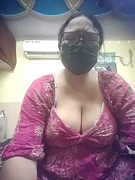Snapshot of thehotlady chatting on 06/06/26, 06:34 thehotlady online show from 06/06/26, 06:34