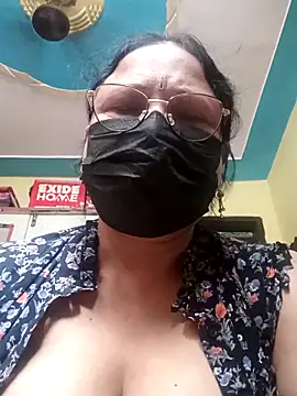 Snapshot of thehotlady chatting on 06/22/26, 03:19 thehotlady online show from 06/22/26, 03:19