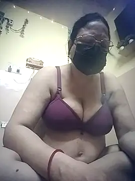 Snapshot of thehotlady chatting on 07/22/26, 03:53 thehotlady online show from 07/22/26, 03:53