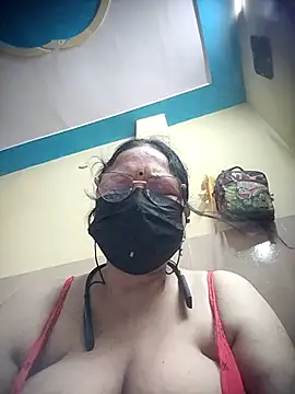 Snapshot of thehotlady chatting on 07/26/26, 03:58 thehotlady online show from 07/26/26, 03:58