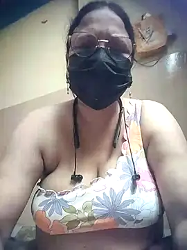 Snapshot of thehotlady chatting on 07/27/26, 04:30 thehotlady online show from 07/27/26, 04:30