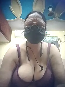 Snapshot of thehotlady chatting on 07/29/26, 03:04 thehotlady online show from 07/29/26, 03:04