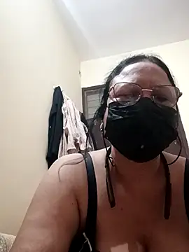 Snapshot of thehotlady chatting on 08/05/26, 04:59 thehotlady online show from 08/05/26, 04:59