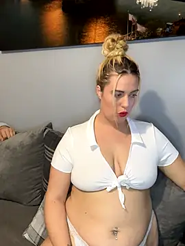 curvymilf2000 online show from 10/25/25, 07:41