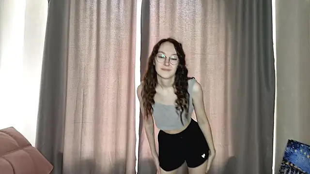 Snapshot of BritniMaddocks chatting on 09/29/25, 08:19 BritniMaddocks online show from 09/29/25, 08:19