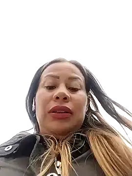 LaraCaliente online show from 10/27/25, 08:57