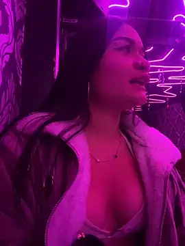 Snapshot of Alanasole chatting on 09/23/25, 02:03 Alanasole online show from 09/23/25, 02:03