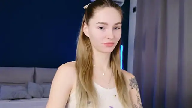 Snapshot of Melloudy chatting on 10/28/25, 06:39 Melloudy online show from 10/28/25, 06:39