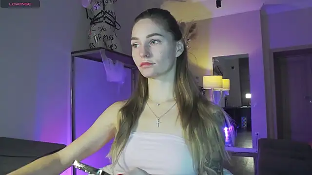 Snapshot of Melloudy chatting on 11/03/25, 07:20 Melloudy online show from 11/03/25, 07:20