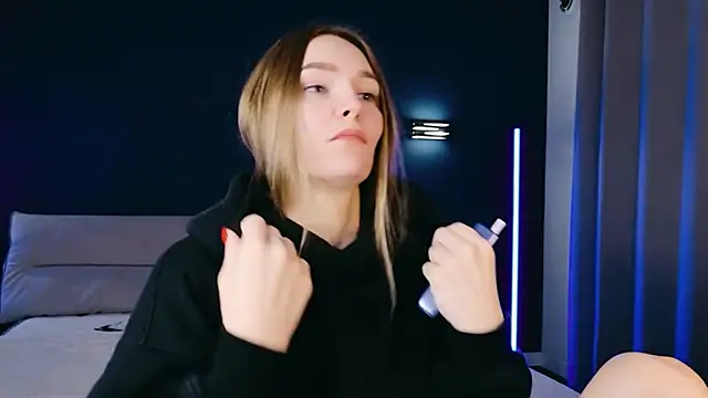 Snapshot of Melloudy chatting on 11/09/25, 06:44 Melloudy online show from 11/09/25, 06:44