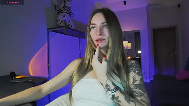 Snapshot of Melloudy chatting on 11/10/25, 06:56 Melloudy online show from 11/10/25, 06:56