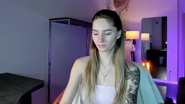 Snapshot of Melloudy chatting on 12/04/25, 07:06 Melloudy online show from 12/04/25, 07:06