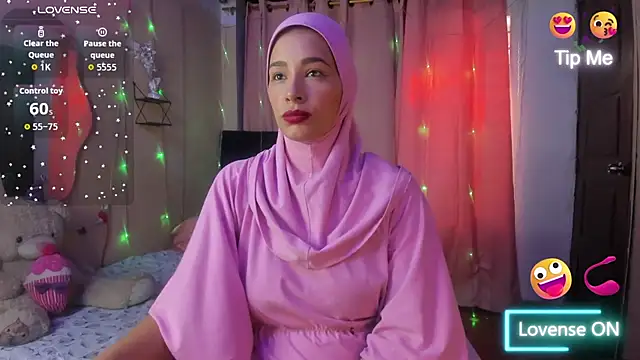 Snapshot of ShanaJamil chatting on 11/15/25, 12:02 ShanaJamil online show from 11/15/25, 12:02