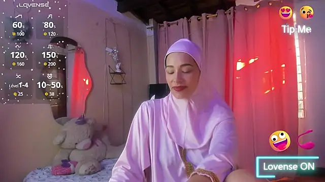 Snapshot of ShanaJamil chatting on 11/26/25, 12:17 ShanaJamil online show from 11/26/25, 12:17