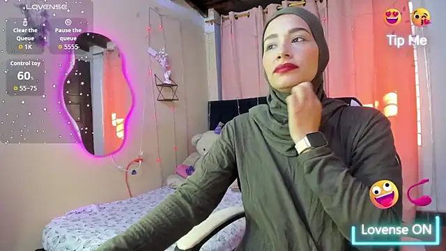 Snapshot of ShanaJamil chatting on 12/14/25, 01:05 ShanaJamil online show from 12/14/25, 01:05