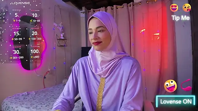 Snapshot of ShanaJamil chatting on 12/16/25, 12:21 ShanaJamil online show from 12/16/25, 12:21