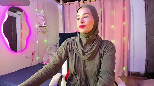 Snapshot of ShanaJamil chatting on 02/07/26, 12:31 ShanaJamil online show from 02/07/26, 12:31