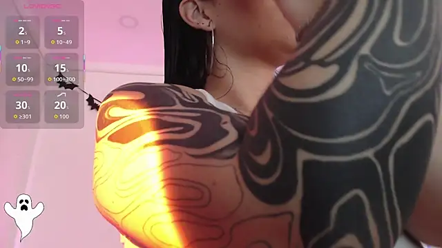 Snapshot of nicoblake chatting on 10/10/25, 12:48 nicoblake online show from 10/10/25, 12:48