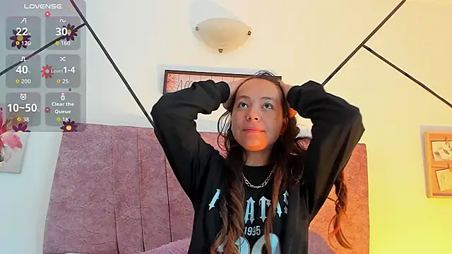 Julieta Lein online show from 10/18/25, 01:45