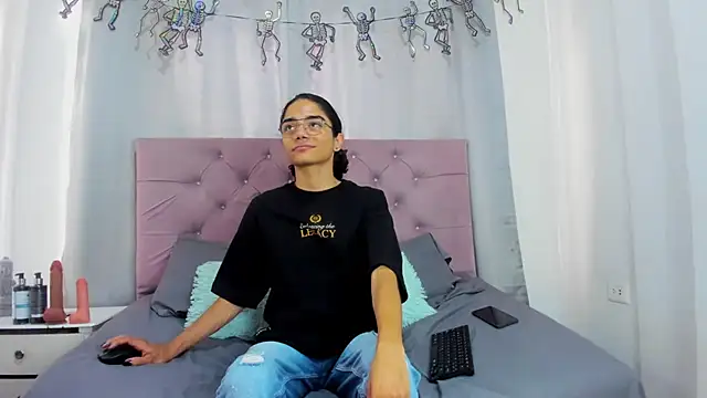 EthanBlackwoodd online show from 12/15/25, 08:02