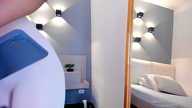 Snapshot of selena_monroy chatting on 12/02/25, 01:50 selena monroy online show from 12/02/25, 01:50