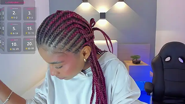 Snapshot of selena_monroy chatting on 12/17/25, 10:43 selena monroy online show from 12/17/25, 10:43