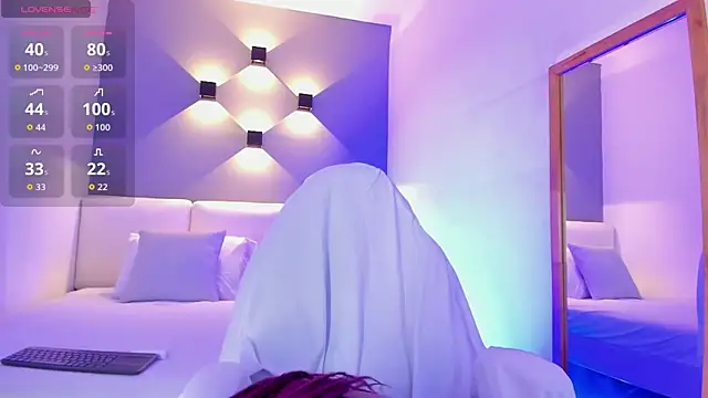 Snapshot of selena_monroy chatting on 12/18/25, 12:44 selena monroy online show from 12/18/25, 12:44