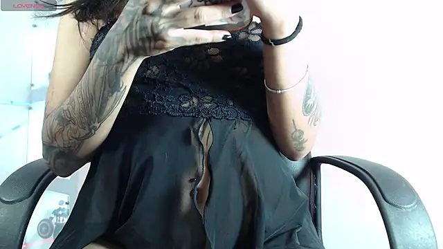 MavisManson online show from 10/23/25, 08:18