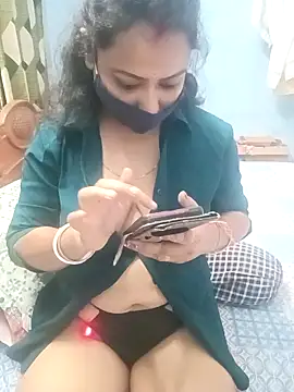 Snapshot of Deliciouskimi chatting on 11/19/25, 05:07 Deliciouskimi online show from 11/19/25, 05:07