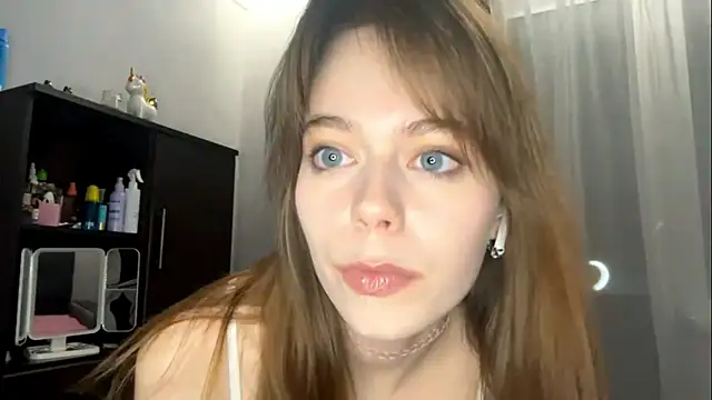 YourLittleElfie online show from 09/16/25, 03:57