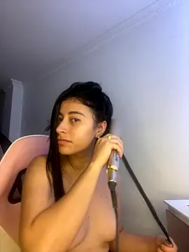 Isabella Montoya online show from 10/07/25, 02:25