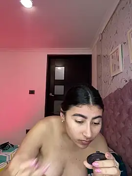 Isabella Montoya online show from 10/26/25, 04:46