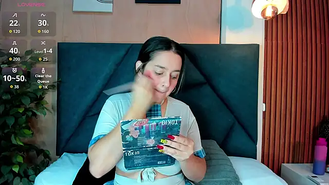 VictoriaHarriss online show from 12/18/25, 12:33