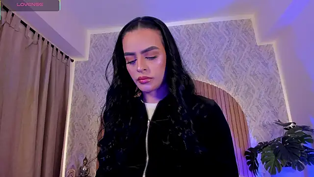 Sophiie Belle online show from 10/25/25, 01:51