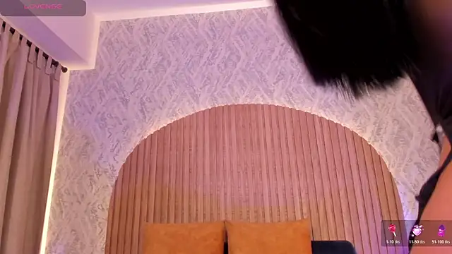 Sophiie Belle online show from 10/27/25, 02:10