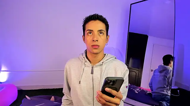 Snapshot of EstivenSallas chatting on 09/22/25, 08:00 EstivenSallas online show from 09/22/25, 08:00