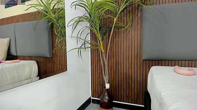 Snapshot of EmillyHarper_ chatting on 09/20/25, 03:51 EmillyHarper  online show from 09/20/25, 03:51