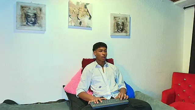 Snapshot of CoffeNaughty_nom chatting on 09/17/25, 04:36 CoffeNaughty nom online show from 09/17/25, 04:36