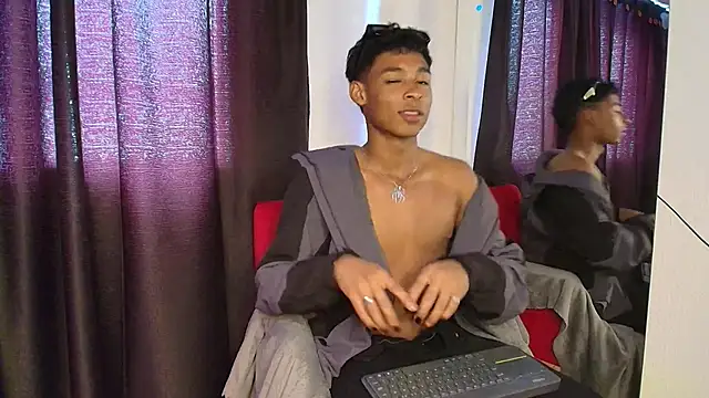 Snapshot of CoffeNaughty_nom chatting on 09/21/25, 01:57 CoffeNaughty nom online show from 09/21/25, 01:57