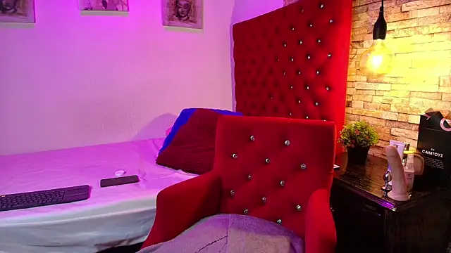 Snapshot of CoffeNaughty_nom chatting on 10/03/25, 03:25 CoffeNaughty nom online show from 10/03/25, 03:25