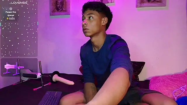 Snapshot of CoffeNaughty_nom chatting on 10/04/25, 03:37 CoffeNaughty nom online show from 10/04/25, 03:37