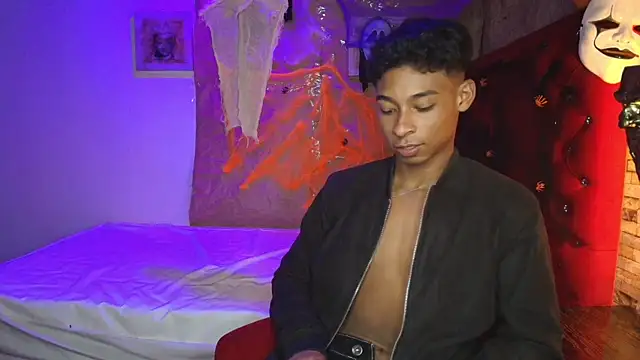 Snapshot of CoffeNaughty_nom chatting on 10/24/25, 04:09 CoffeNaughty nom online show from 10/24/25, 04:09